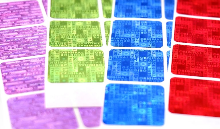 Bespoke holographic labels